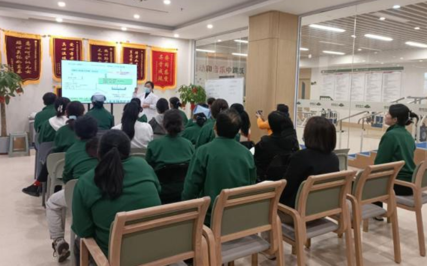 “救”在身邊！共筑服務(wù)安全——頤信養(yǎng)老舉辦急救技能培訓(xùn)